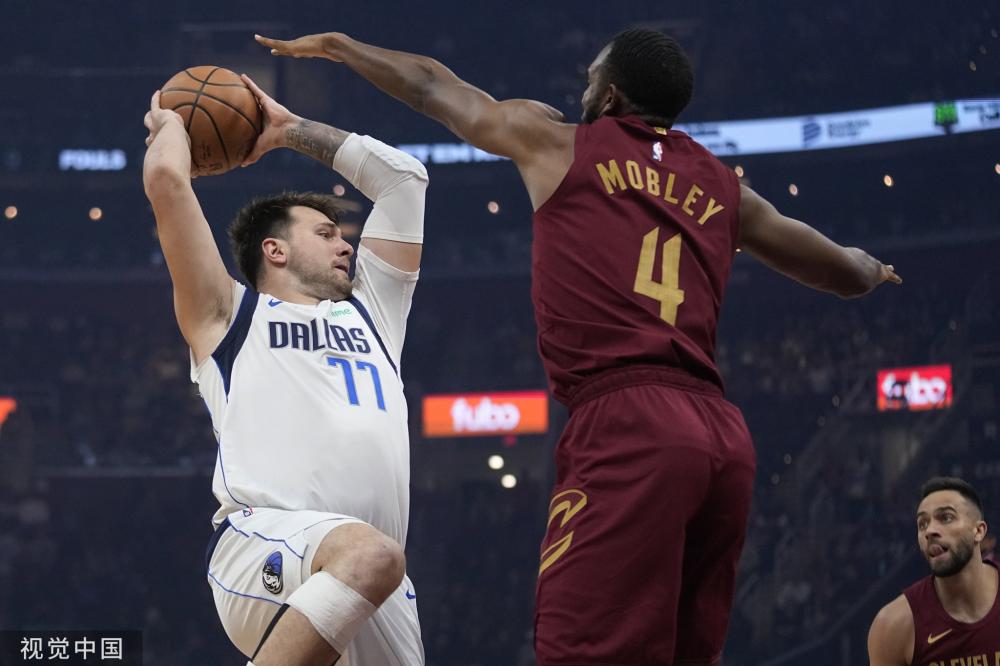 在采访中表 在采访中表