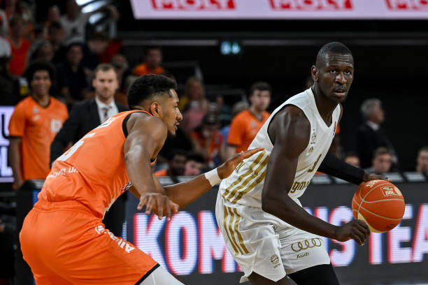 面对强大的 面对强大的