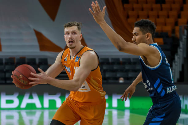 的对战中 的对战中